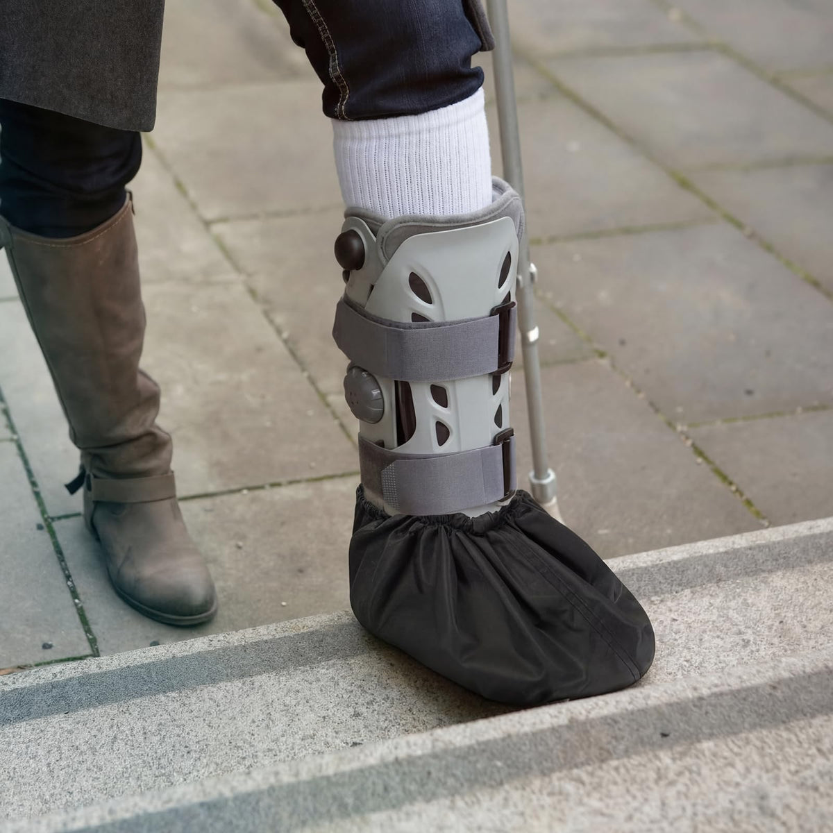 White Waterproof Non Slip Walking Boot Covers 2 Pairs J780