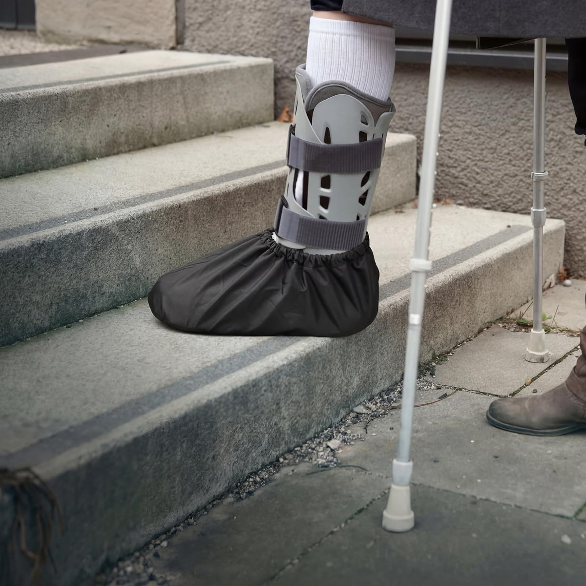 White Waterproof Non Slip Walking Boot Covers 2 Pairs J780